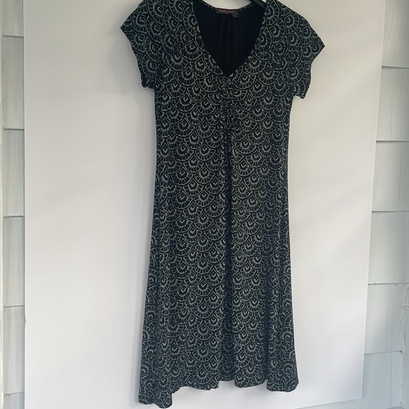 Fresh Produce Black and Grey Ruffled Front V-Neck Short Sleeve Dress Small - Picture 4 of 17